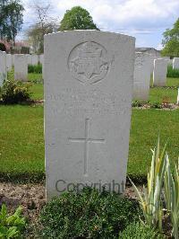 Dickebusch New Military Cemetery - Howlett, Frederick James