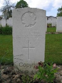 Dickebusch New Military Cemetery - Le Page, J G W