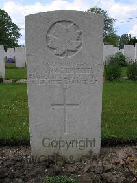 Dickebusch New Military Cemetery - MacDiarmid, George Alexander