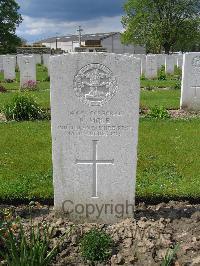 Dickebusch New Military Cemetery - Mole, F