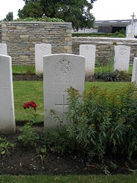 Dickebusch New Military Cemetery - Moody, Ernest