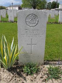 Dickebusch New Military Cemetery - Morris, Henry