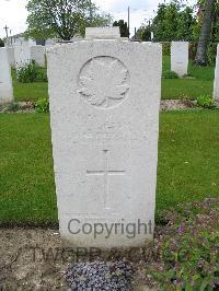 Dickebusch New Military Cemetery - Perry, S V