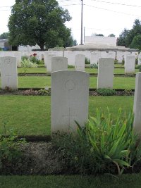 Dickebusch New Military Cemetery - Rowe, Fredrick