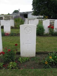 Dickebusch New Military Cemetery - Saunders, Arthur Courtenay