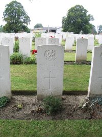 Dickebusch New Military Cemetery - Saunders, James Henry