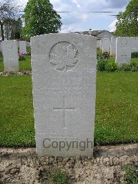 Dickebusch New Military Cemetery - Scotland, James