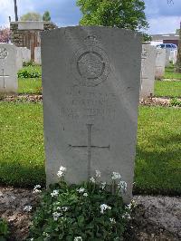 Dickebusch New Military Cemetery - Stone, R