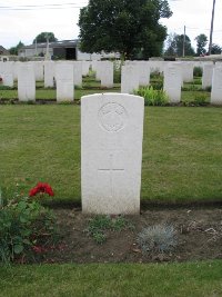 Dickebusch New Military Cemetery - Sumnall, F