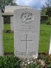 Dickebusch New Military Cemetery - Talbot, William Robert