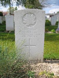 Dickebusch New Military Cemetery - Vinette, G