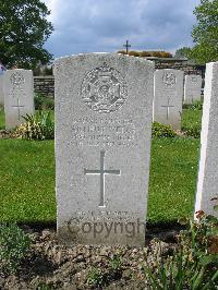 Dickebusch New Military Cemetery - Wells, Arthur