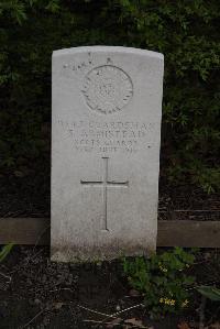 Poperinghe New Military Cemetery - Armistead, S
