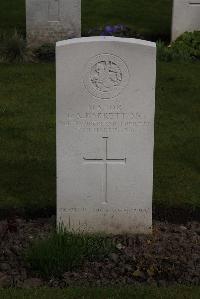 Poperinghe New Military Cemetery - Barrett, Lindsay Alfred