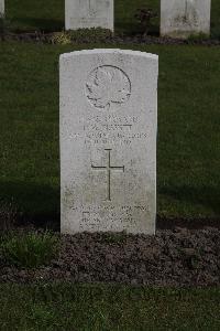 Poperinghe New Military Cemetery - Bissett, Peter William