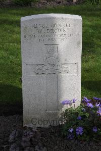 Poperinghe New Military Cemetery - Brown, W