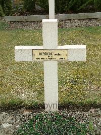 Poperinghe New Military Cemetery - Bessiere, Eugene