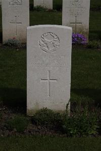 Poperinghe New Military Cemetery - Clarke, Robert