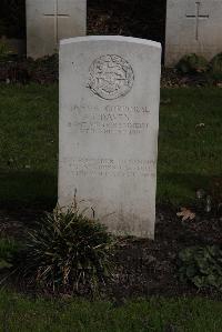Poperinghe New Military Cemetery - Davey, A T
