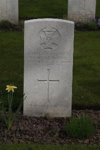 Poperinghe New Military Cemetery - Dodds, Thomas