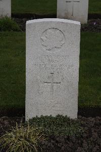 Poperinghe New Military Cemetery - Dupuis, M