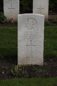 Poperinghe New Military Cemetery - Dyson, Reginald Threadingham