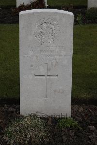 Poperinghe New Military Cemetery - Eacrett, William