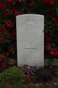 Poperinghe New Military Cemetery - Elphick, L S