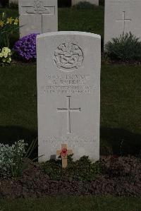 Poperinghe New Military Cemetery - Everill, George