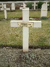 Poperinghe New Military Cemetery - Eternach, Pierre