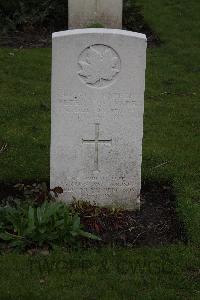 Poperinghe New Military Cemetery - Farr, Peter Foy