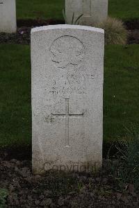 Poperinghe New Military Cemetery - Finn, F