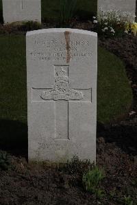 Poperinghe New Military Cemetery - Glass, T