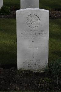 Poperinghe New Military Cemetery - Harper, Edward Leslie