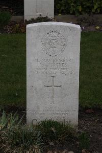 Poperinghe New Military Cemetery - Hughes, W
