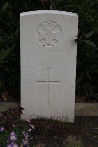 Poperinghe New Military Cemetery - Isherwood, A