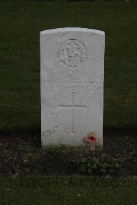 Poperinghe New Military Cemetery - Michael, James S.