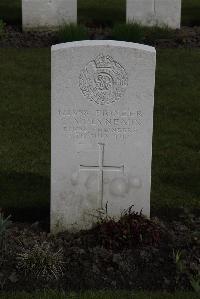 Poperinghe New Military Cemetery - Molyneaux, C