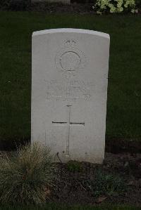 Poperinghe New Military Cemetery - Mustart, F