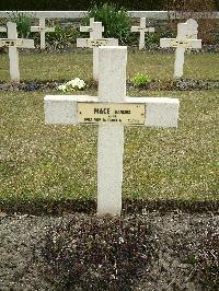 Poperinghe New Military Cemetery - MacE, Francois