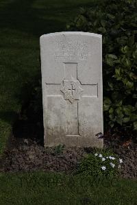 Poperinghe New Military Cemetery - Oliver, J D