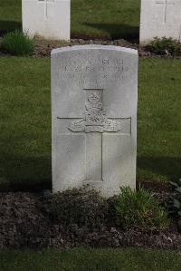 Poperinghe New Military Cemetery - O'neill, Charles