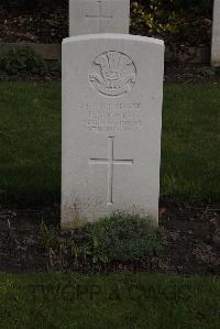 Poperinghe New Military Cemetery - Owen, E H