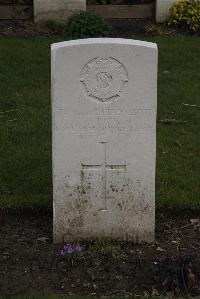 Poperinghe New Military Cemetery - Pick, J