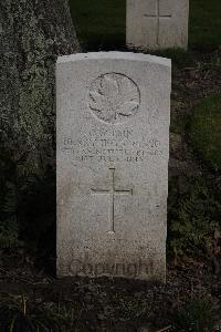 Poperinghe New Military Cemetery - Pineo, Henry Hoyt