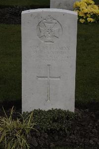 Poperinghe New Military Cemetery - Reynolds, Martin