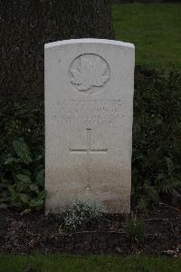 Poperinghe New Military Cemetery - Richmond, J A