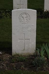 Poperinghe New Military Cemetery - Scott, J