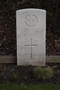 Poperinghe New Military Cemetery - Shores, Thomas