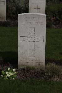 Poperinghe New Military Cemetery - Silver, F